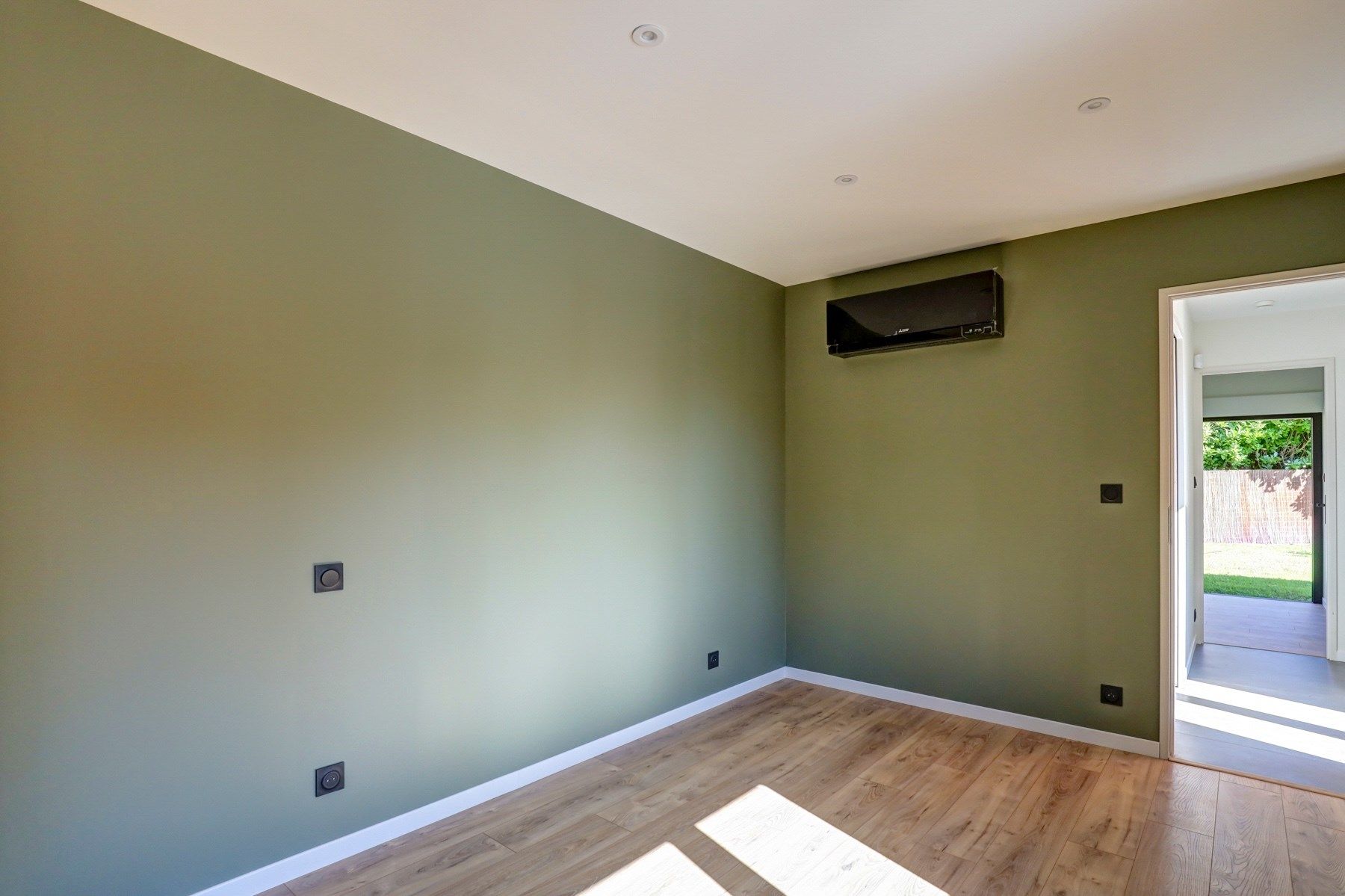 luxury house 5 Rooms for sale on BALMA (31130)