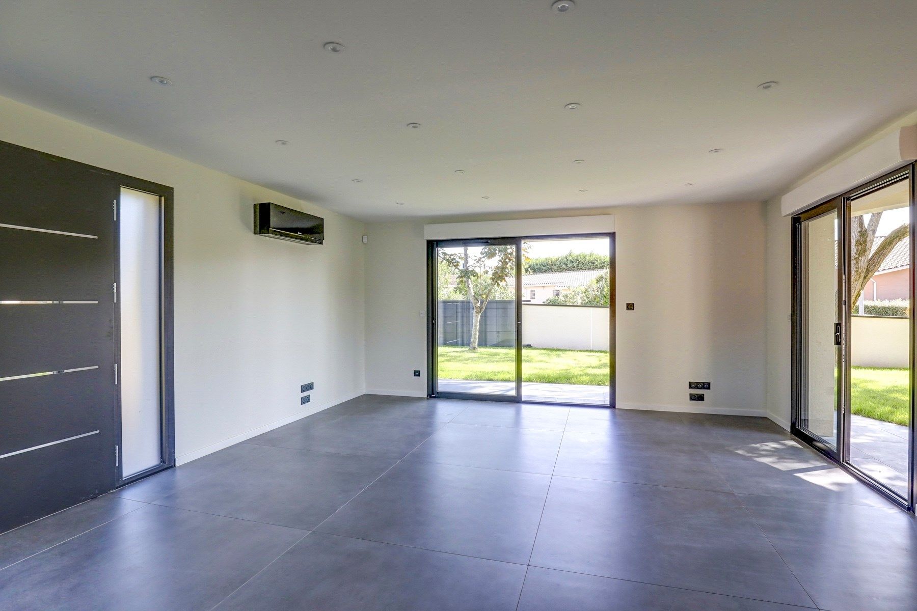 luxury house 5 Rooms for sale on TOULOUSE (31000)