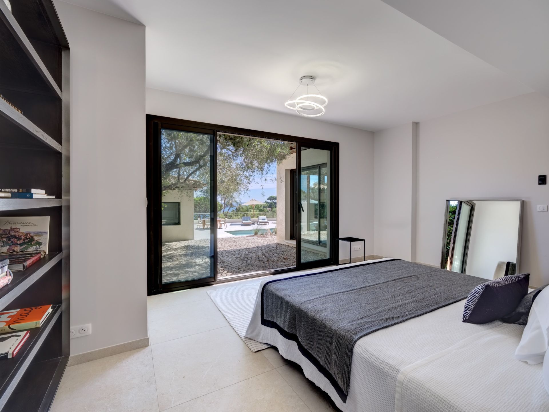 luxury villa 4 Rooms for sale on VALLAURIS (06220)