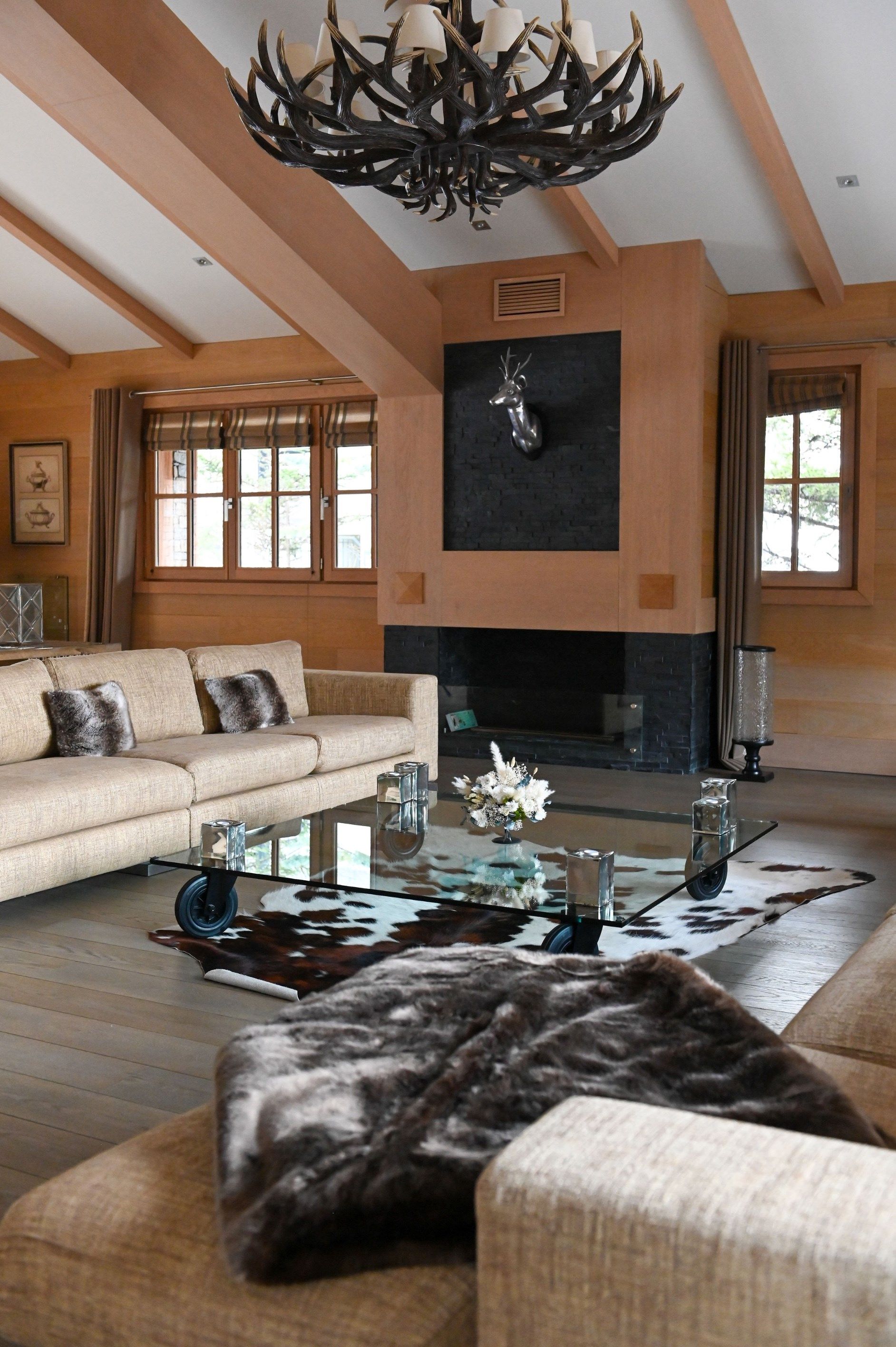 luxury chalet 9 Rooms for seasonal rent on COURCHEVEL (73120)