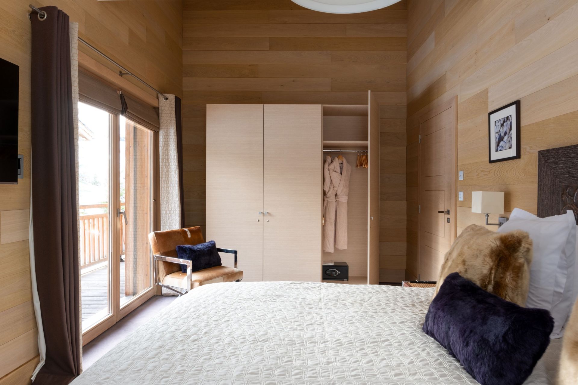 luxury chalet 9 Rooms for seasonal rent on COURCHEVEL (73120)