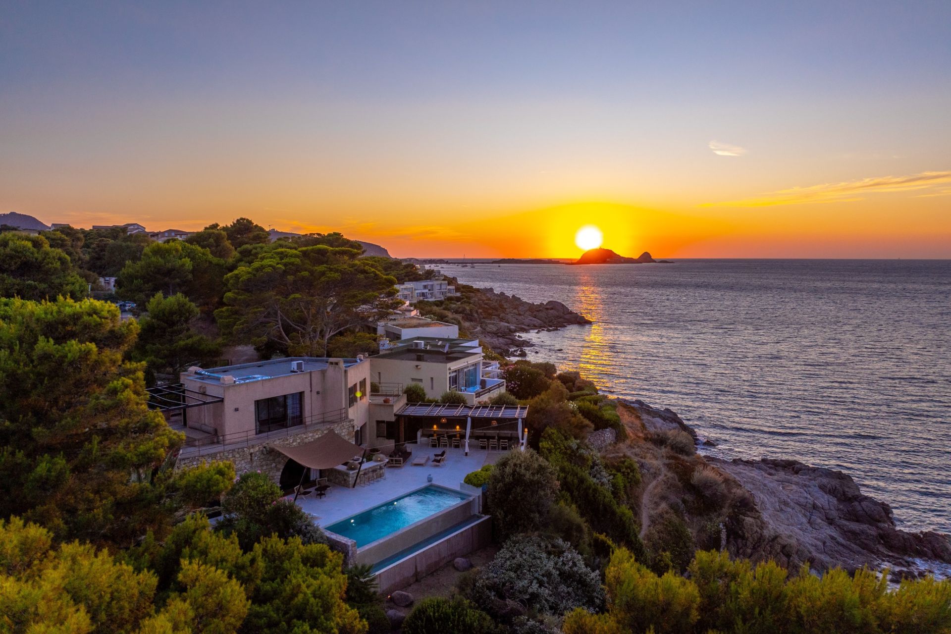 luxury villa 8 Rooms for sale on MONTICELLO (20220)