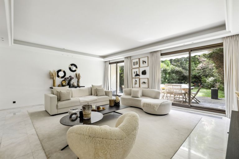 luxury apartment 6 Rooms for sale on NEUILLY SUR SEINE (92200)