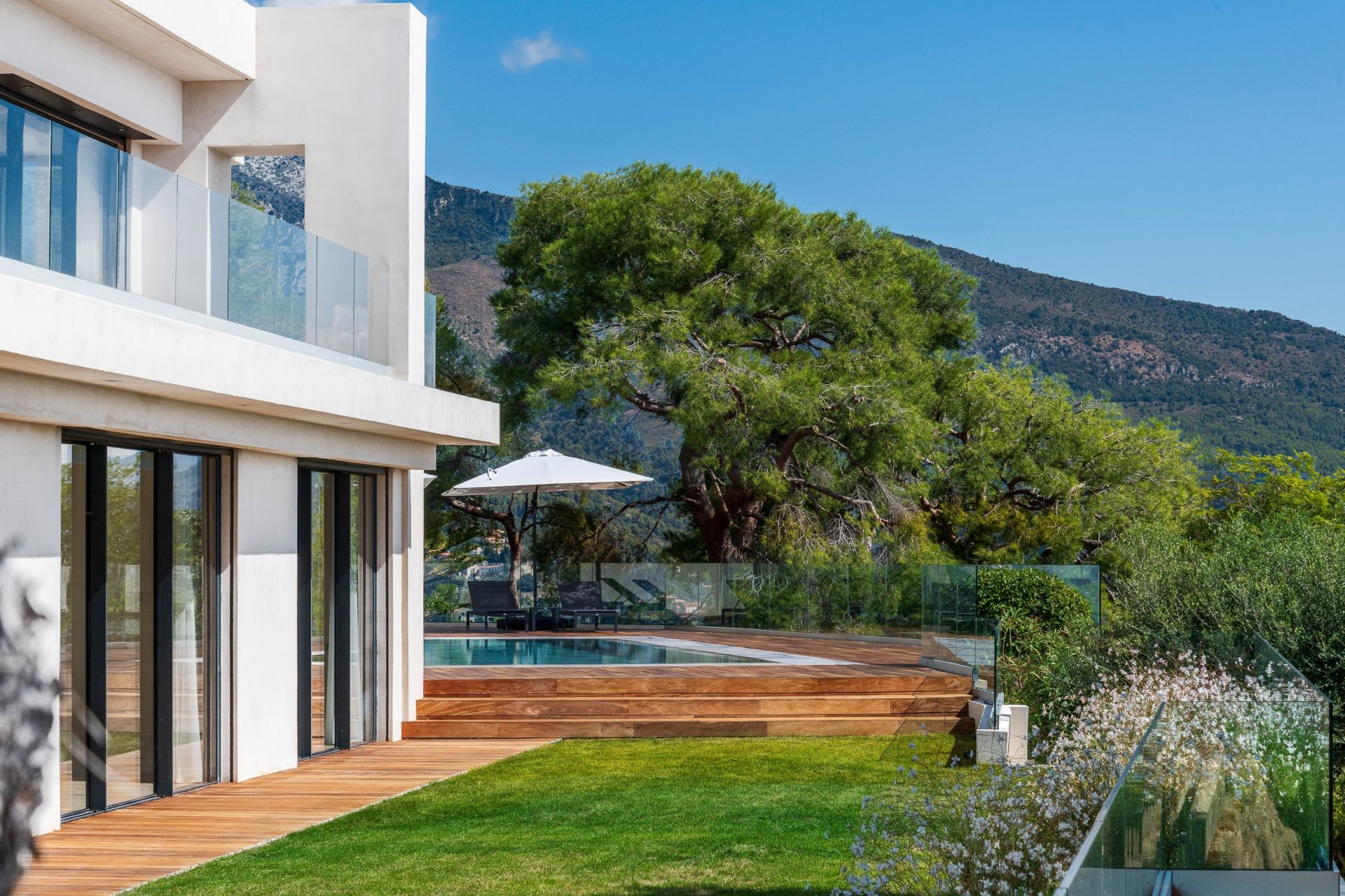 contemporary house 6 Rooms for sale on ROQUEBRUNE CAP MARTIN (06190)