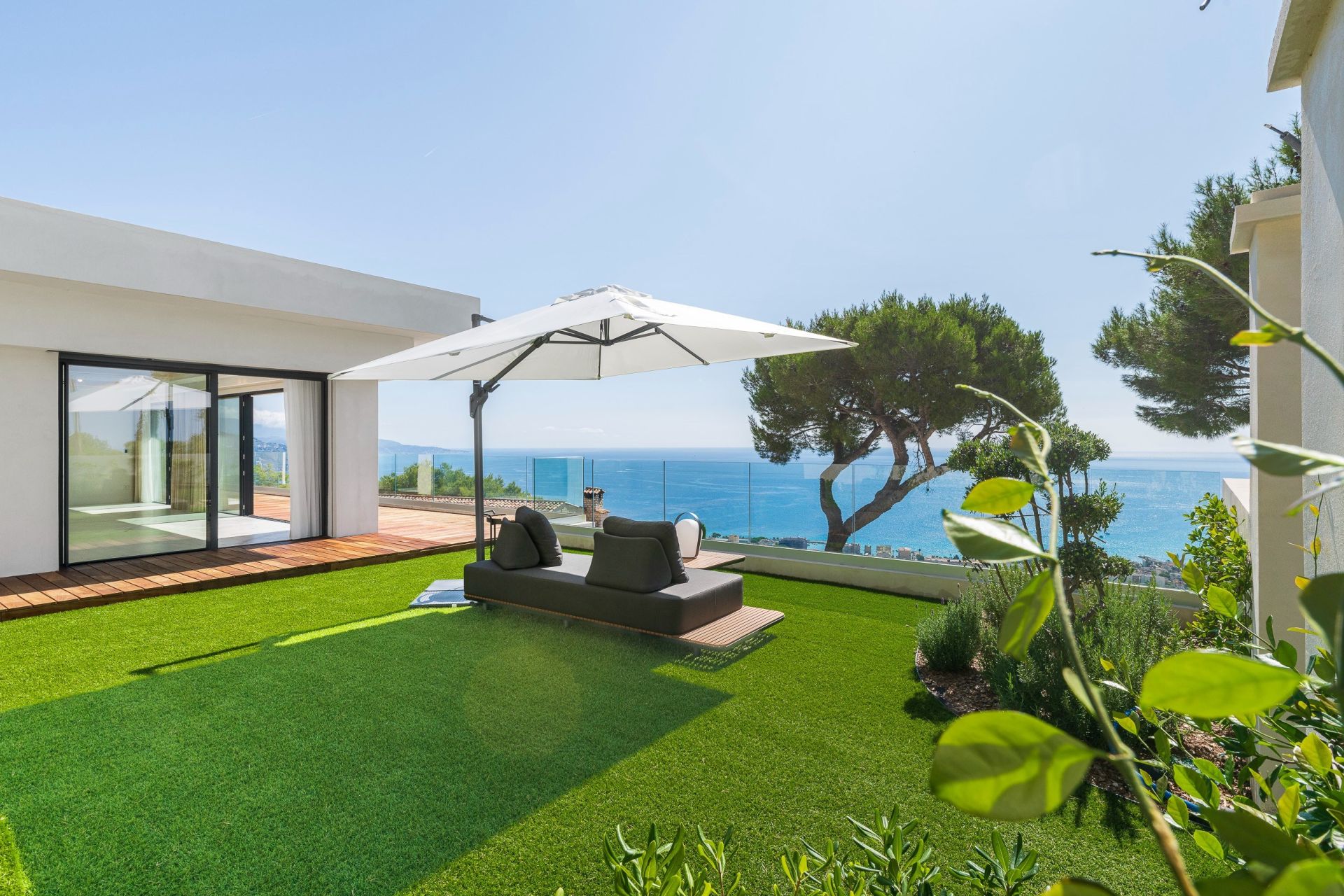 contemporary house 6 Rooms for sale on ROQUEBRUNE CAP MARTIN (06190)