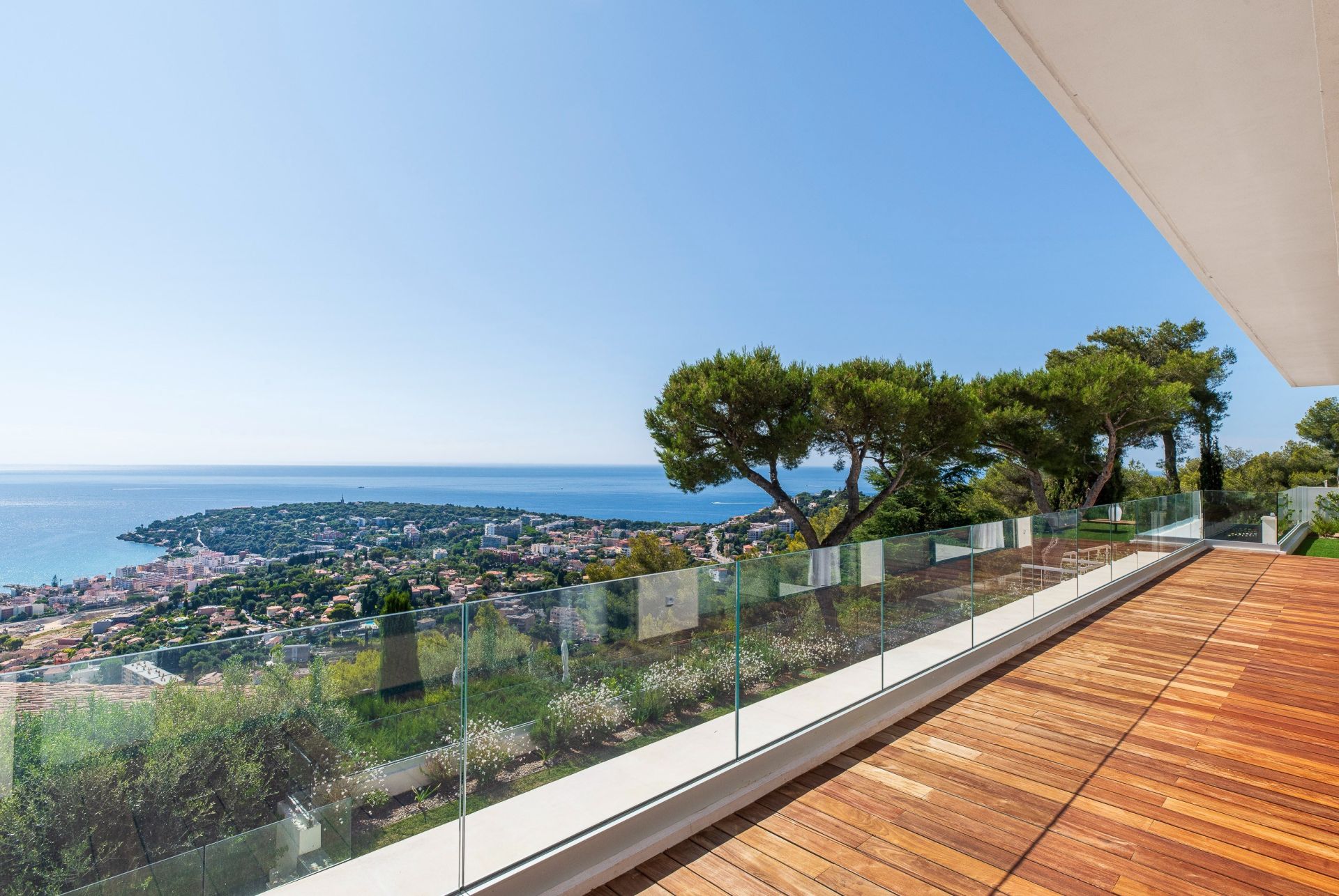 contemporary house 6 Rooms for sale on ROQUEBRUNE CAP MARTIN (06190)