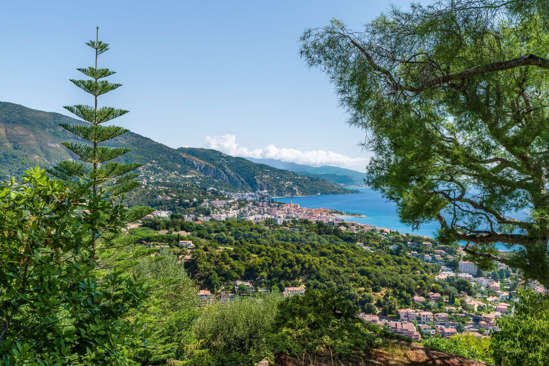 contemporary house 6 Rooms for sale on ROQUEBRUNE CAP MARTIN (06190)