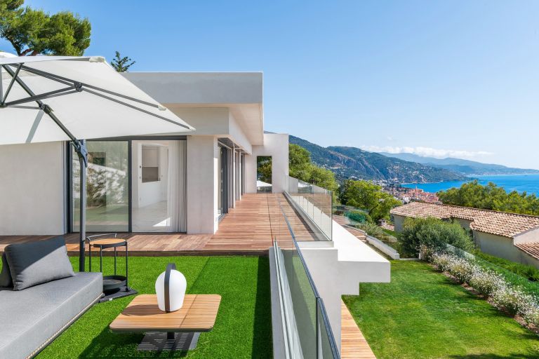 contemporary house 6 Rooms for sale on ROQUEBRUNE CAP MARTIN (06190)