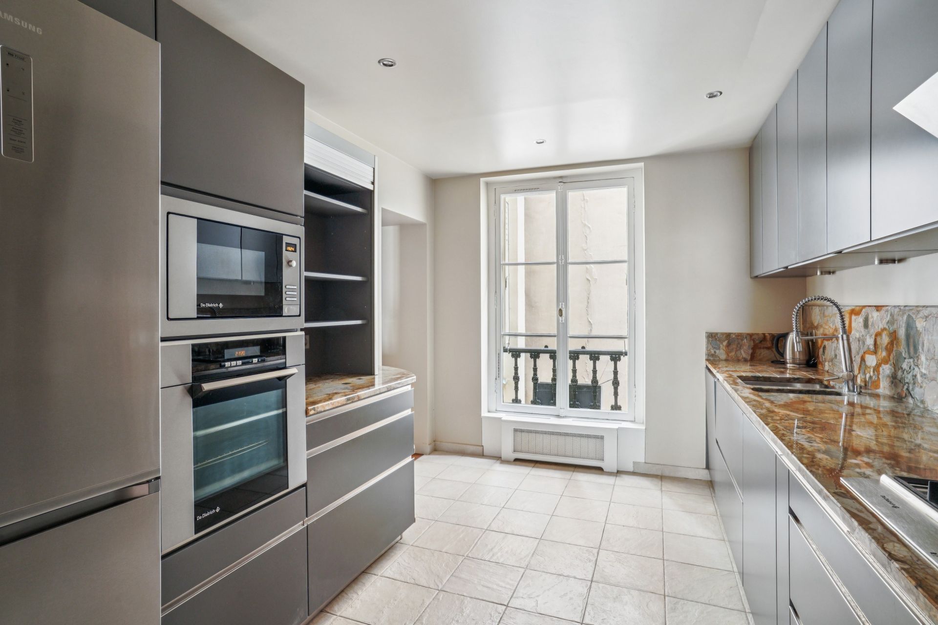 luxury apartment 5 Rooms for sale on PARIS (75007)