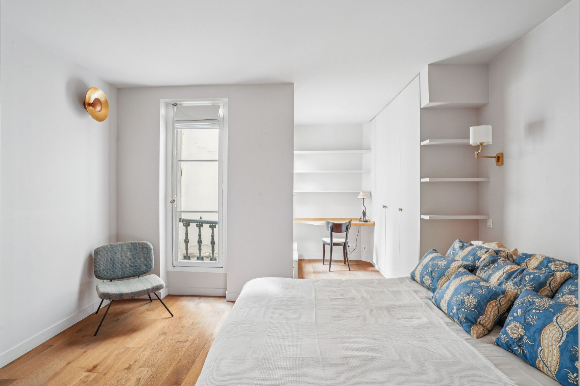 luxury apartment 5 Rooms for sale on PARIS (75007)