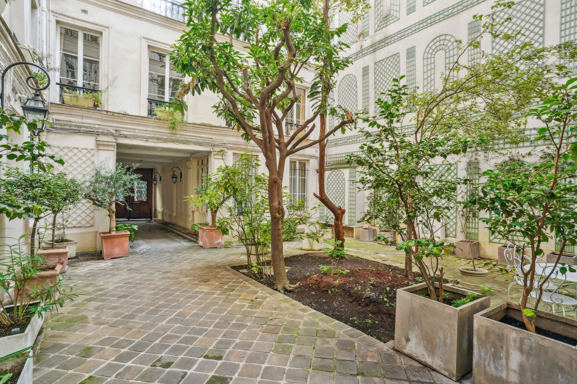 luxury apartment 5 Rooms for sale on PARIS (75007)