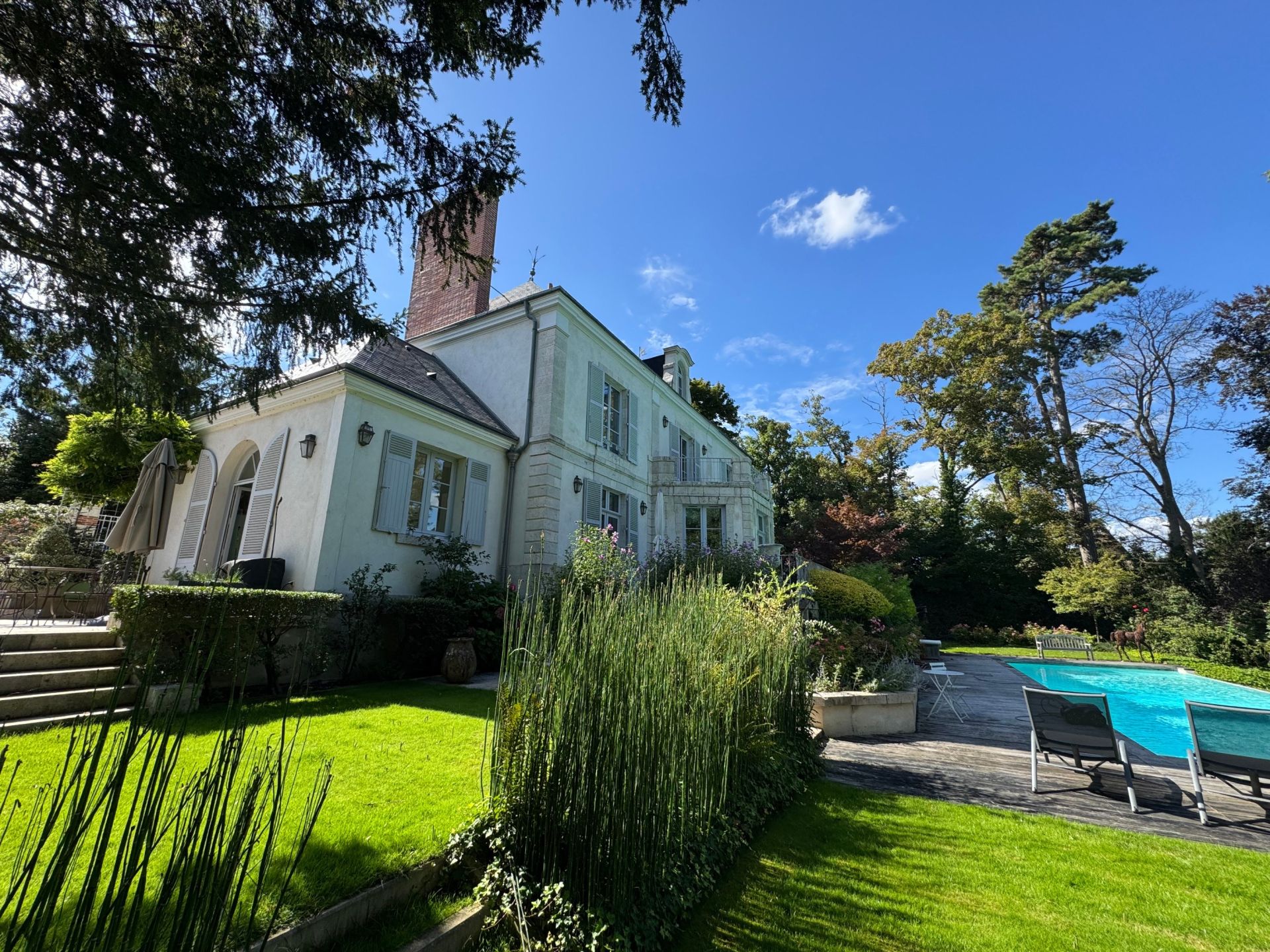 luxury house 10 Rooms for sale on OLIVET (45160)