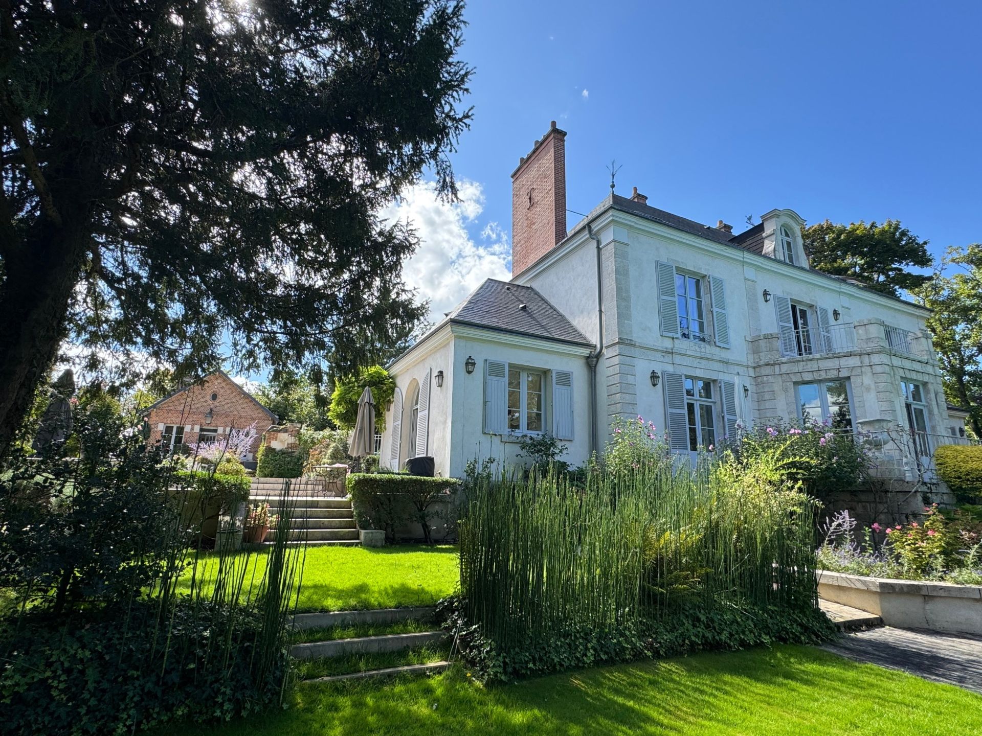 luxury house 10 Rooms for sale on OLIVET (45160)