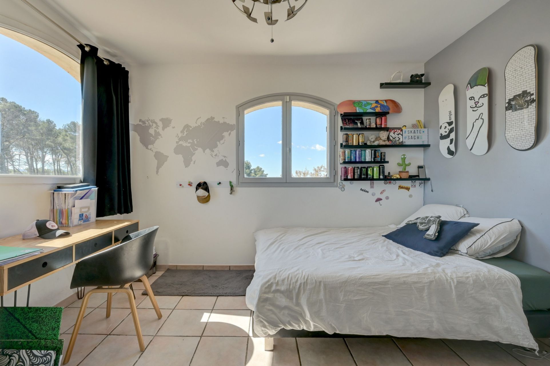 luxury house 5 Rooms for sale on AIX EN PROVENCE (13100)