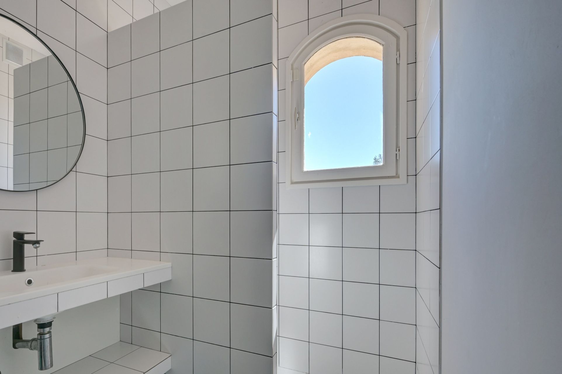 luxury house 5 Rooms for sale on AIX EN PROVENCE (13100)