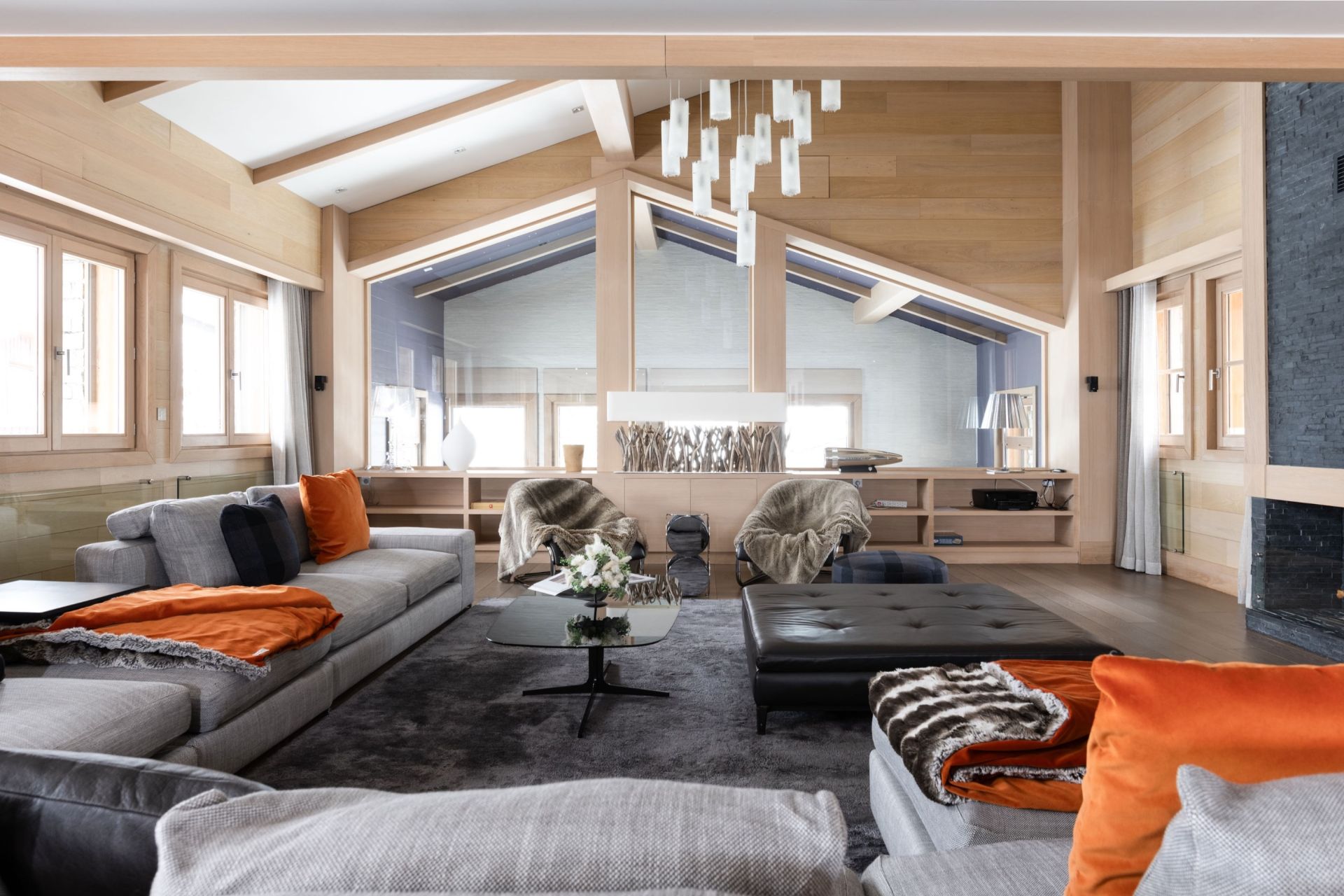 luxury chalet 12 Rooms for seasonal rent on COURCHEVEL (73120)
