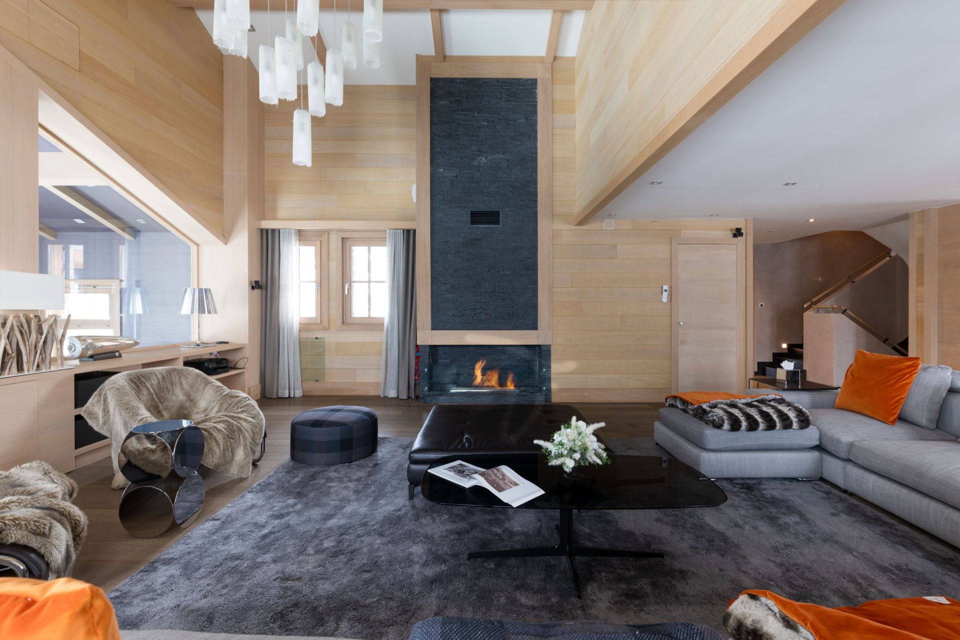 luxury chalet 12 Rooms for seasonal rent on COURCHEVEL (73120)