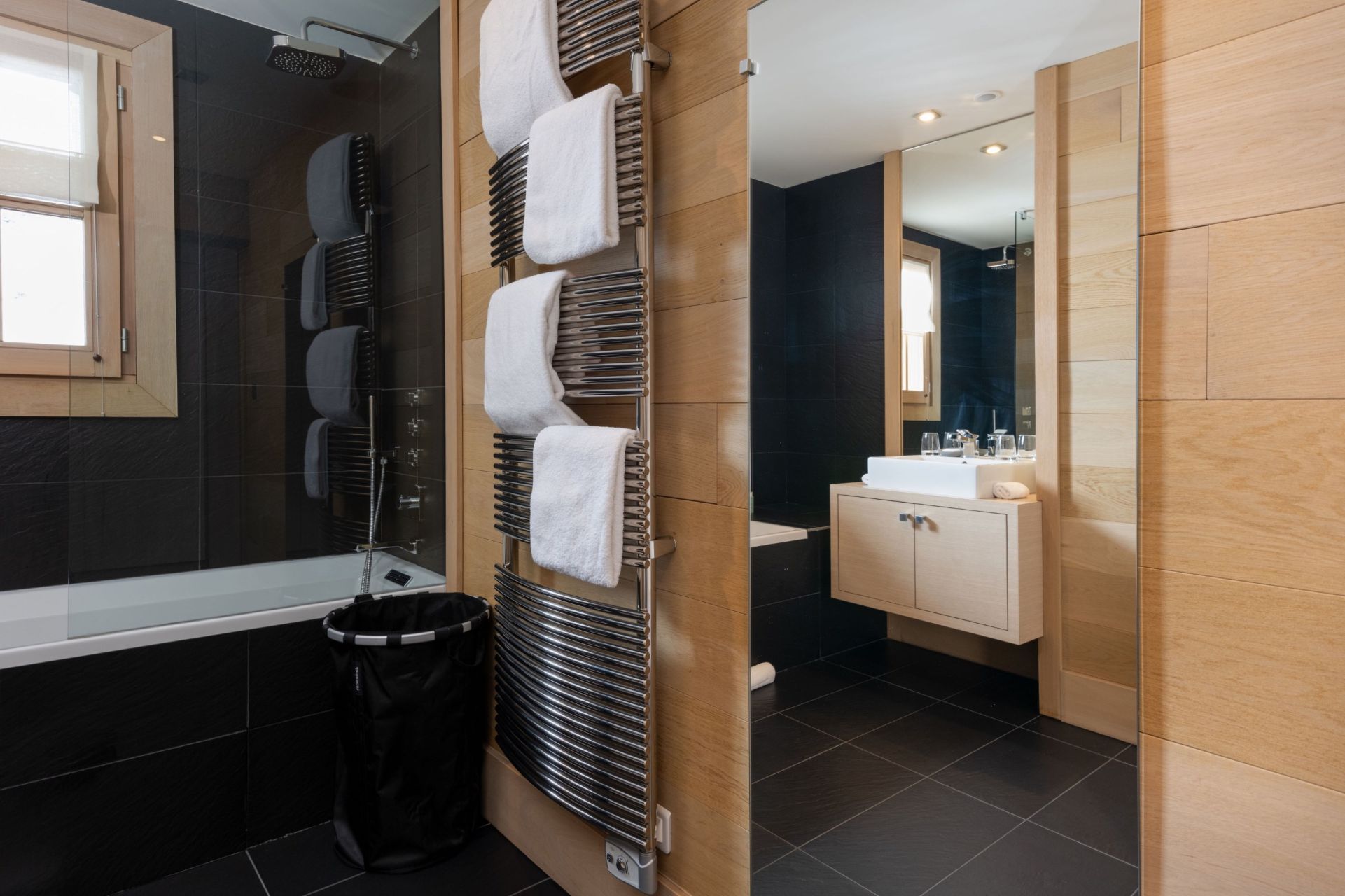 luxury chalet 12 Rooms for seasonal rent on COURCHEVEL (73120)