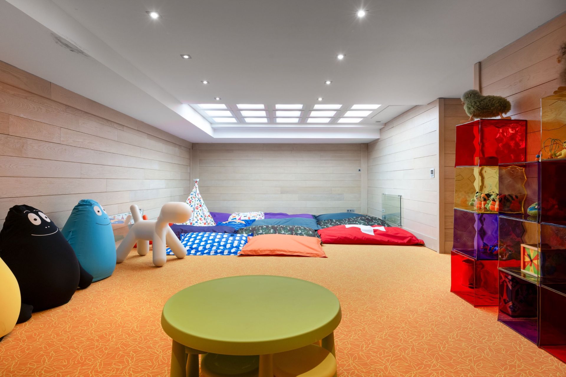 luxury chalet 12 Rooms for seasonal rent on COURCHEVEL (73120)