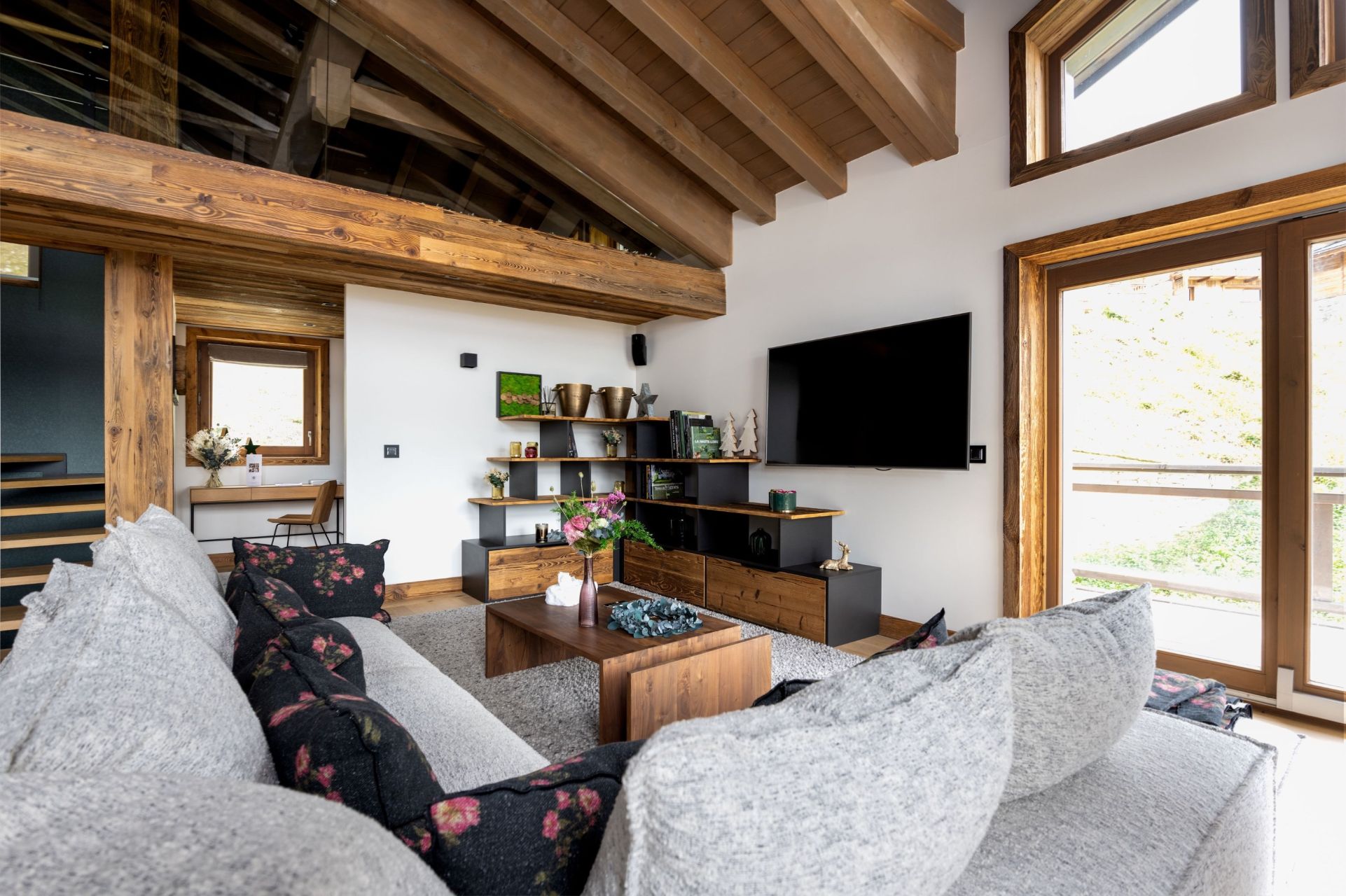 luxury chalet 10 Rooms for seasonal rent on COURCHEVEL (73120)