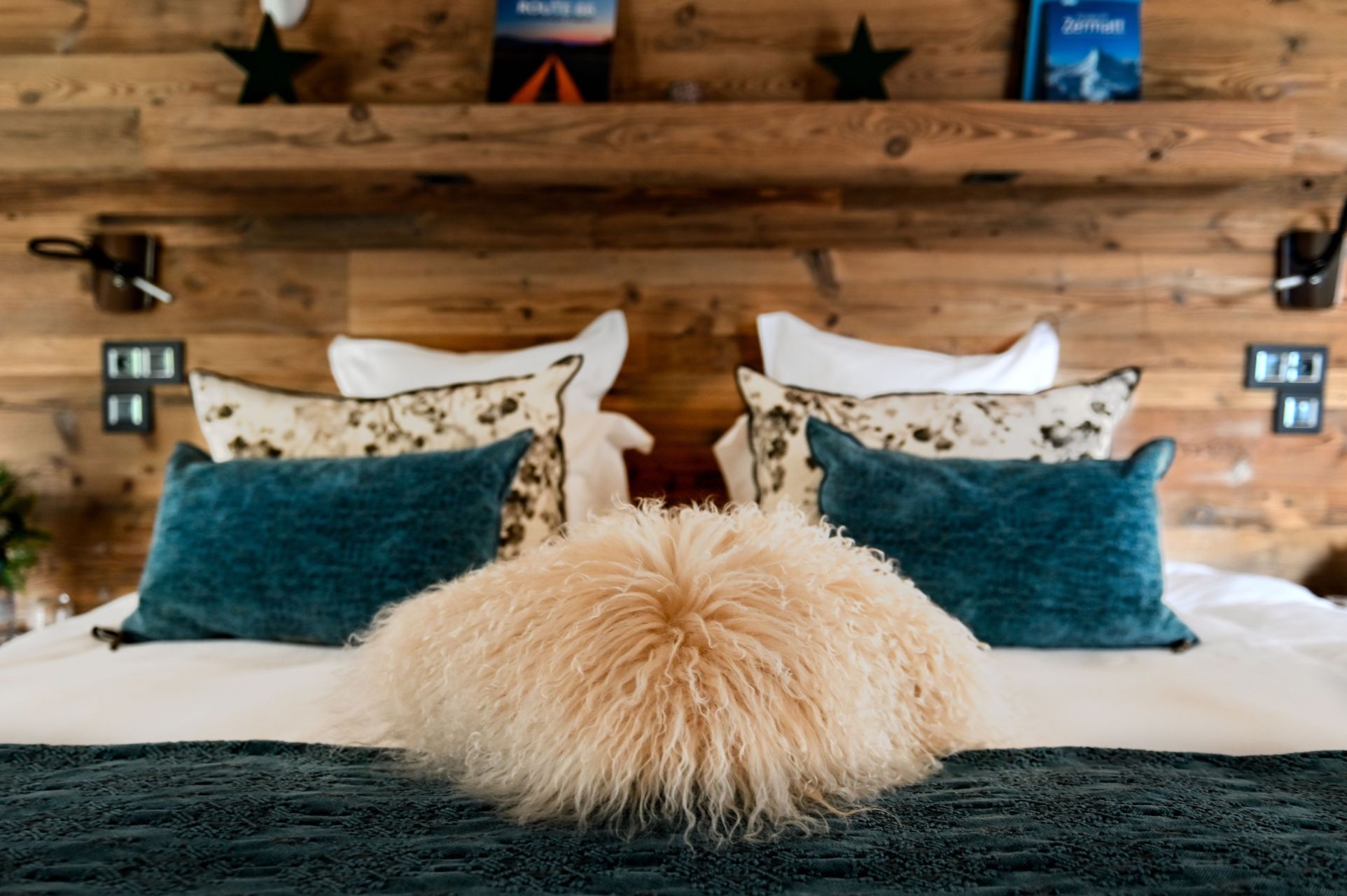 luxury chalet 10 Rooms for seasonal rent on COURCHEVEL (73120)