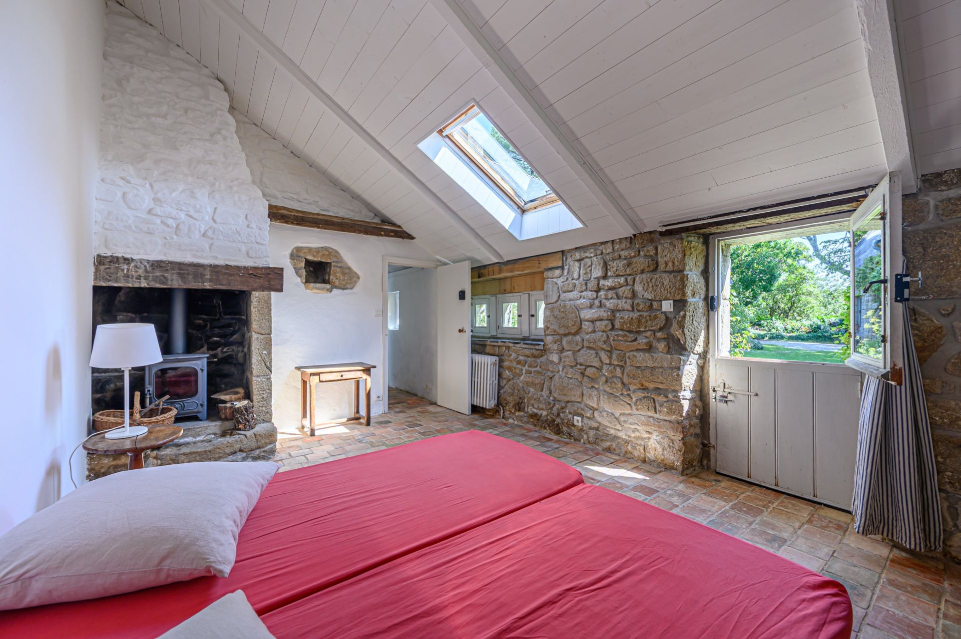 luxury property 7 Rooms for sale on ST PHILIBERT (56470)