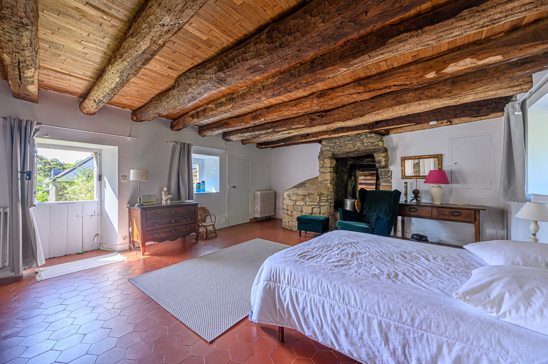 luxury property 7 Rooms for sale on ST PHILIBERT (56470)