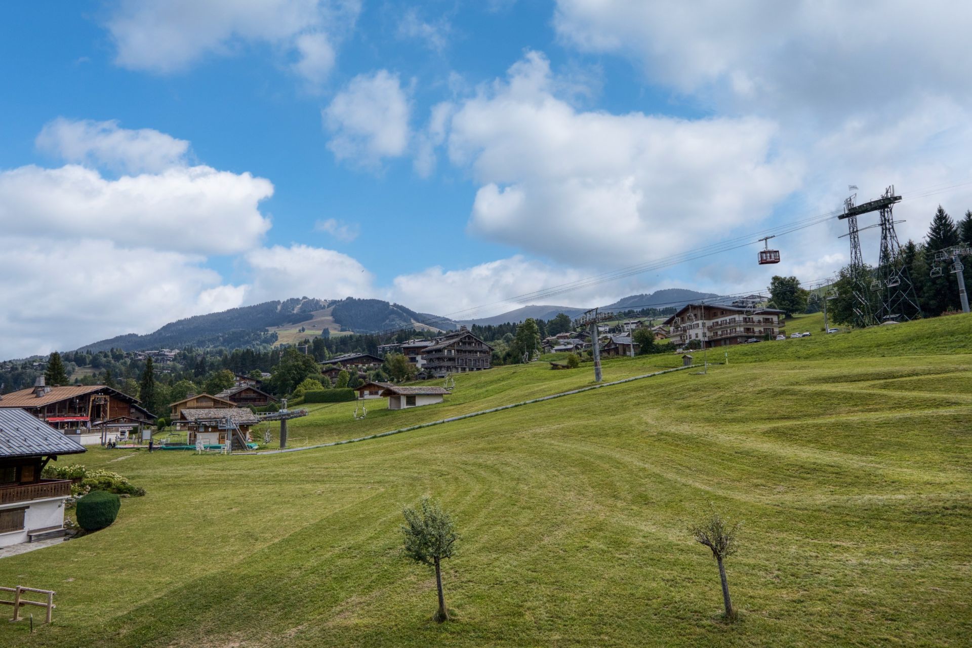 luxury apartment 5 Rooms for sale on MEGEVE (74120)