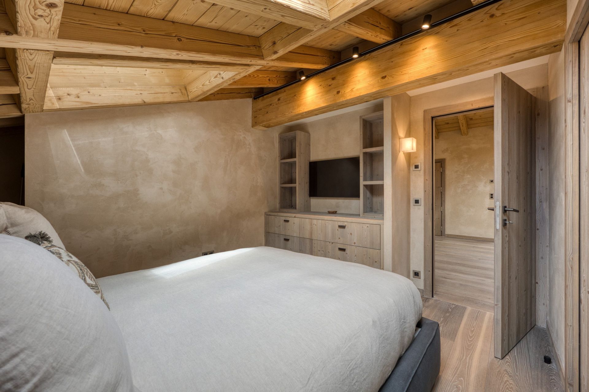 luxury apartment 5 Rooms for sale on MEGEVE (74120)