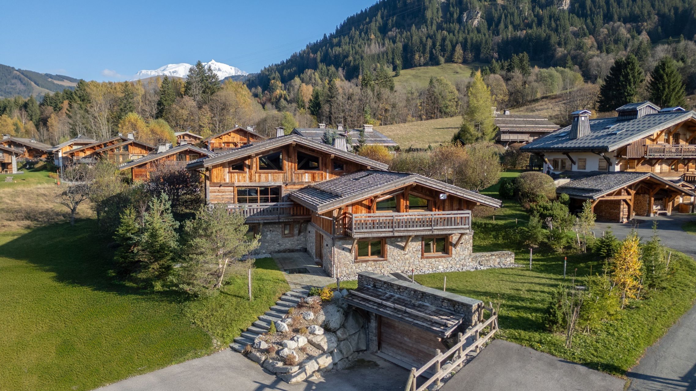 luxury chalet 7 Rooms for sale on MEGEVE (74120)