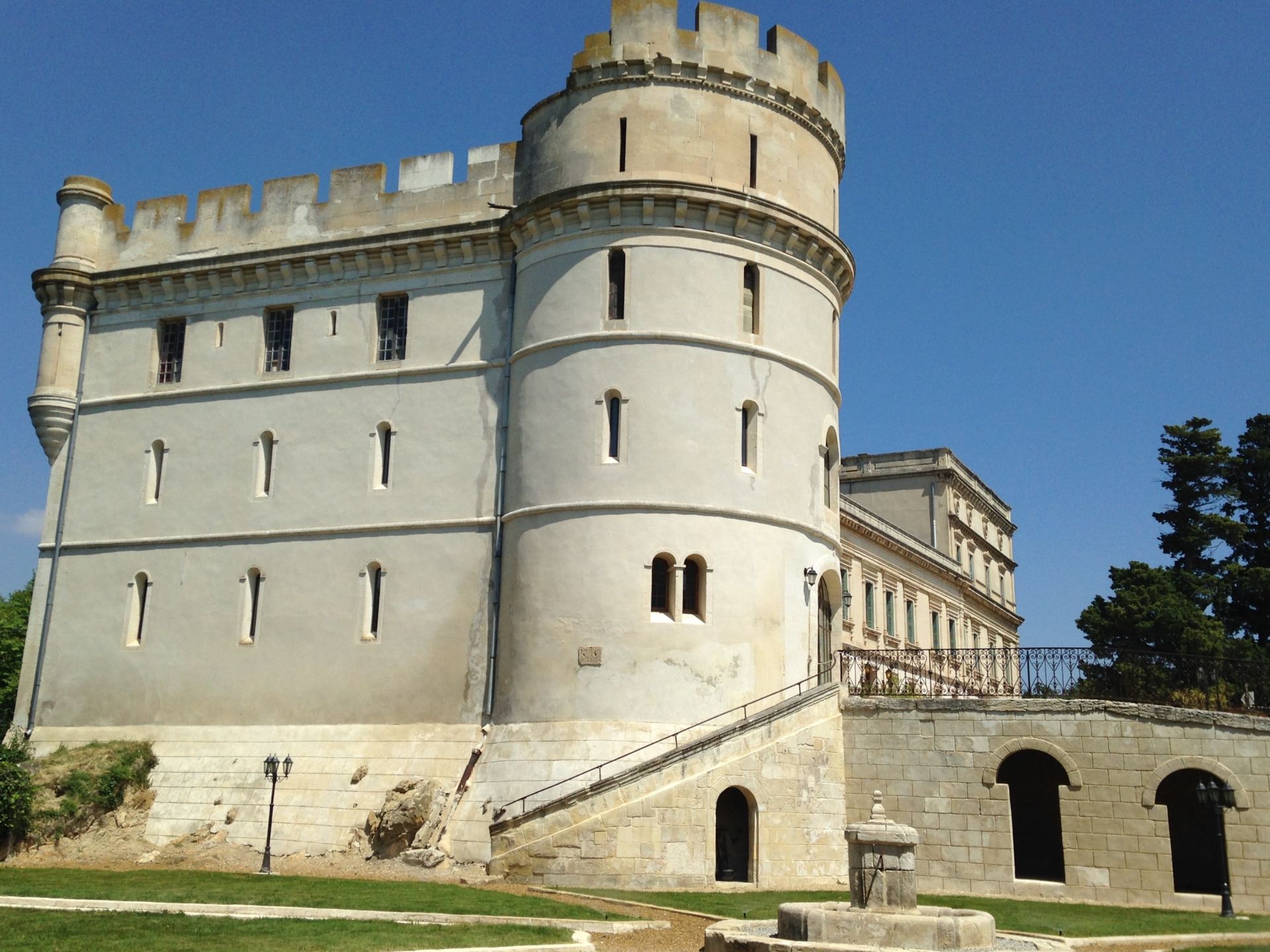 château 30 Pièces en vente sur FONTVIEILLE (13990)