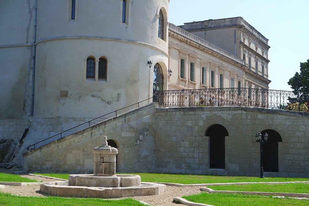 château 30 Pièces en vente sur FONTVIEILLE (13990)