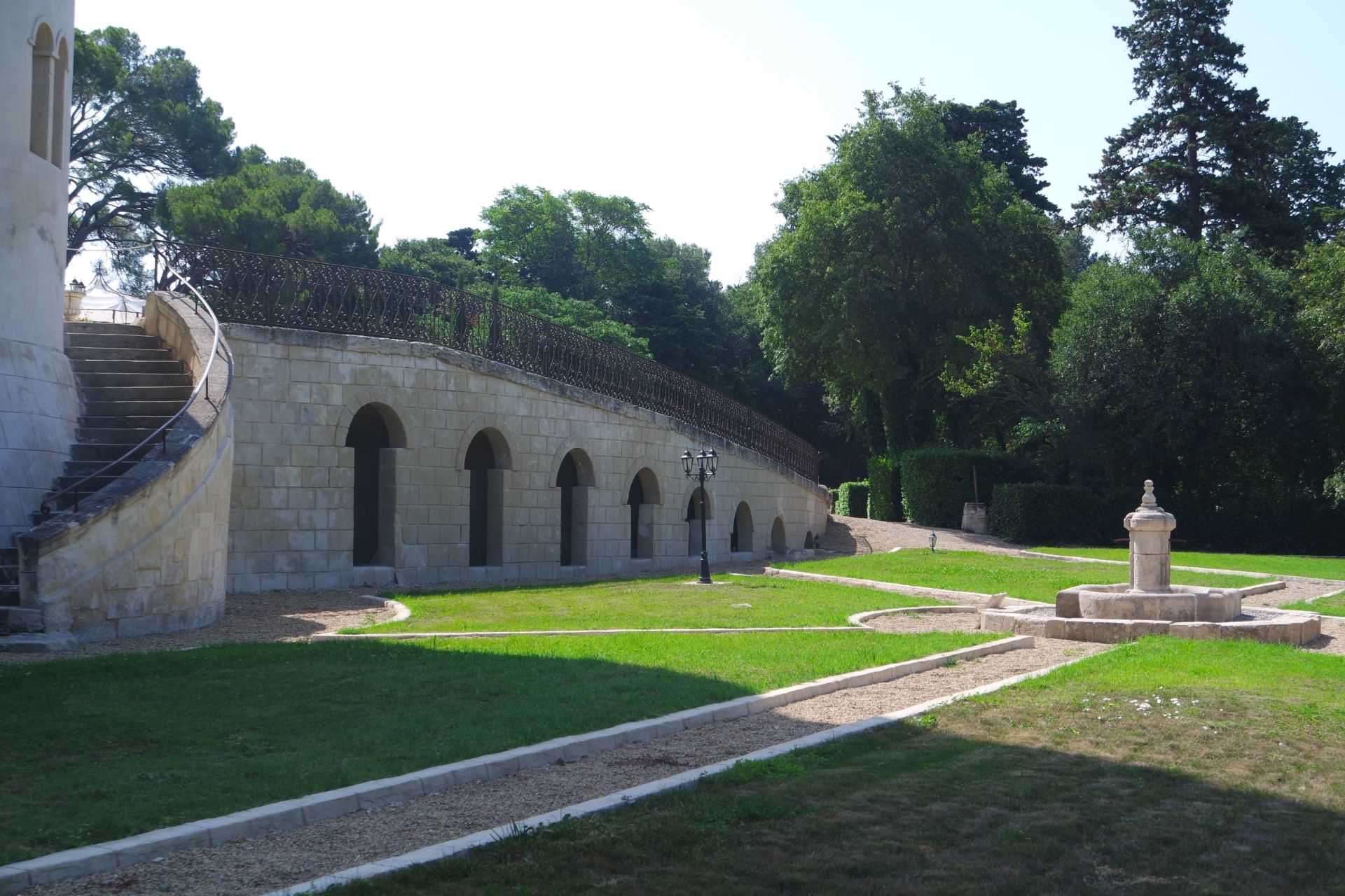 château 30 Pièces en vente sur FONTVIEILLE (13990)