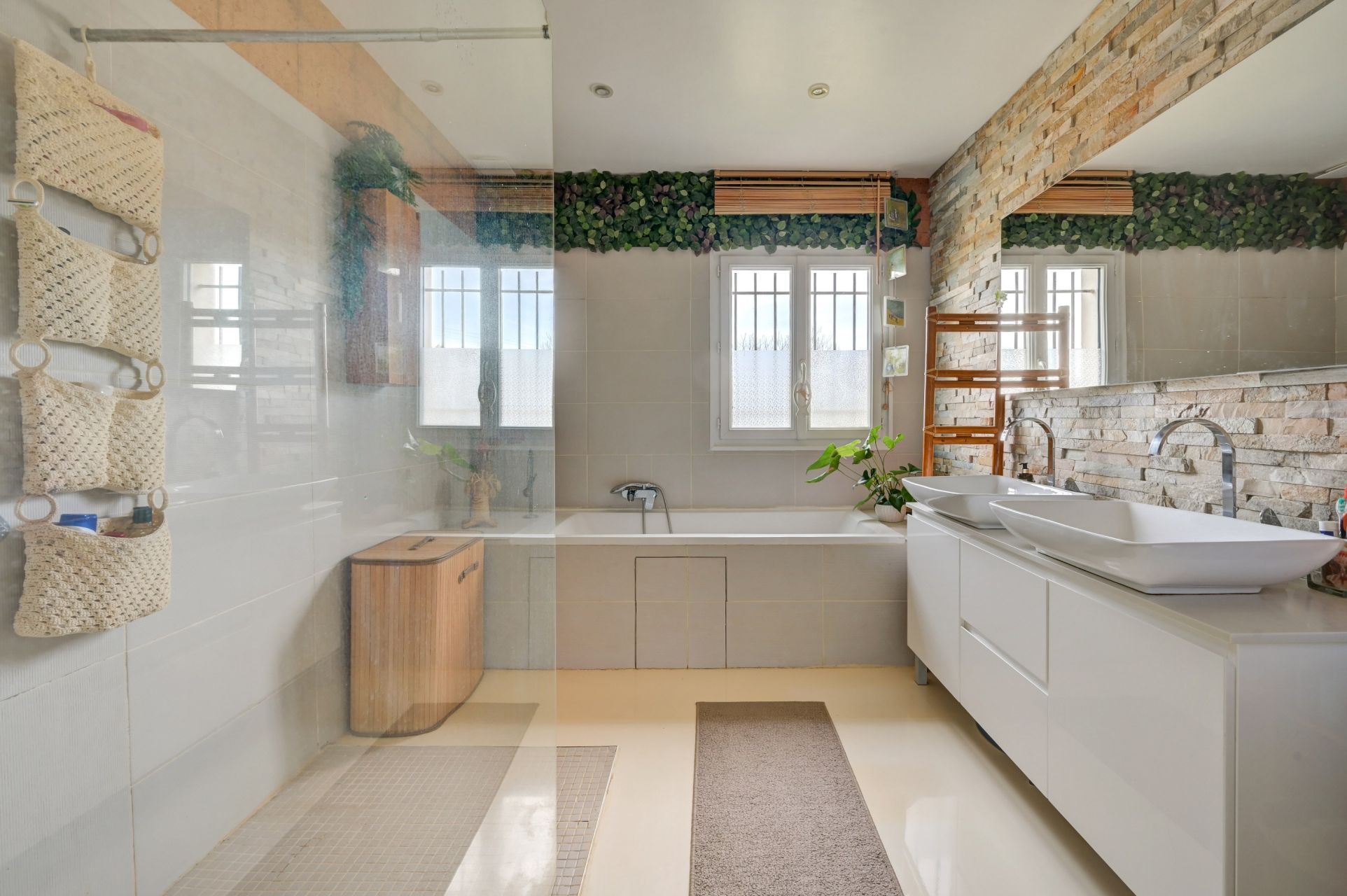 luxury house 10 Rooms for sale on AIX EN PROVENCE (13100)