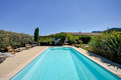 Sale Luxury house Aix-en-Provence 10 Rooms 250 m²