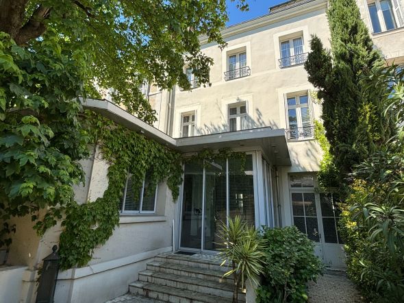Vente Hôtel particulier Tours 14 Pièces 303 m²