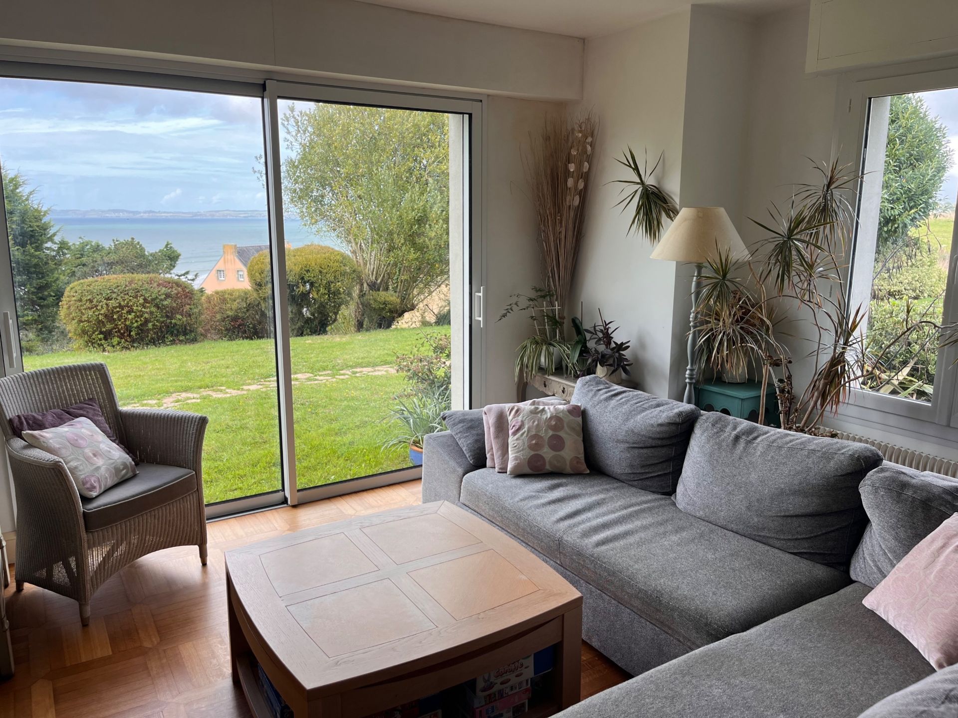 luxury house 7 Rooms for sale on KERLAZ (29100)