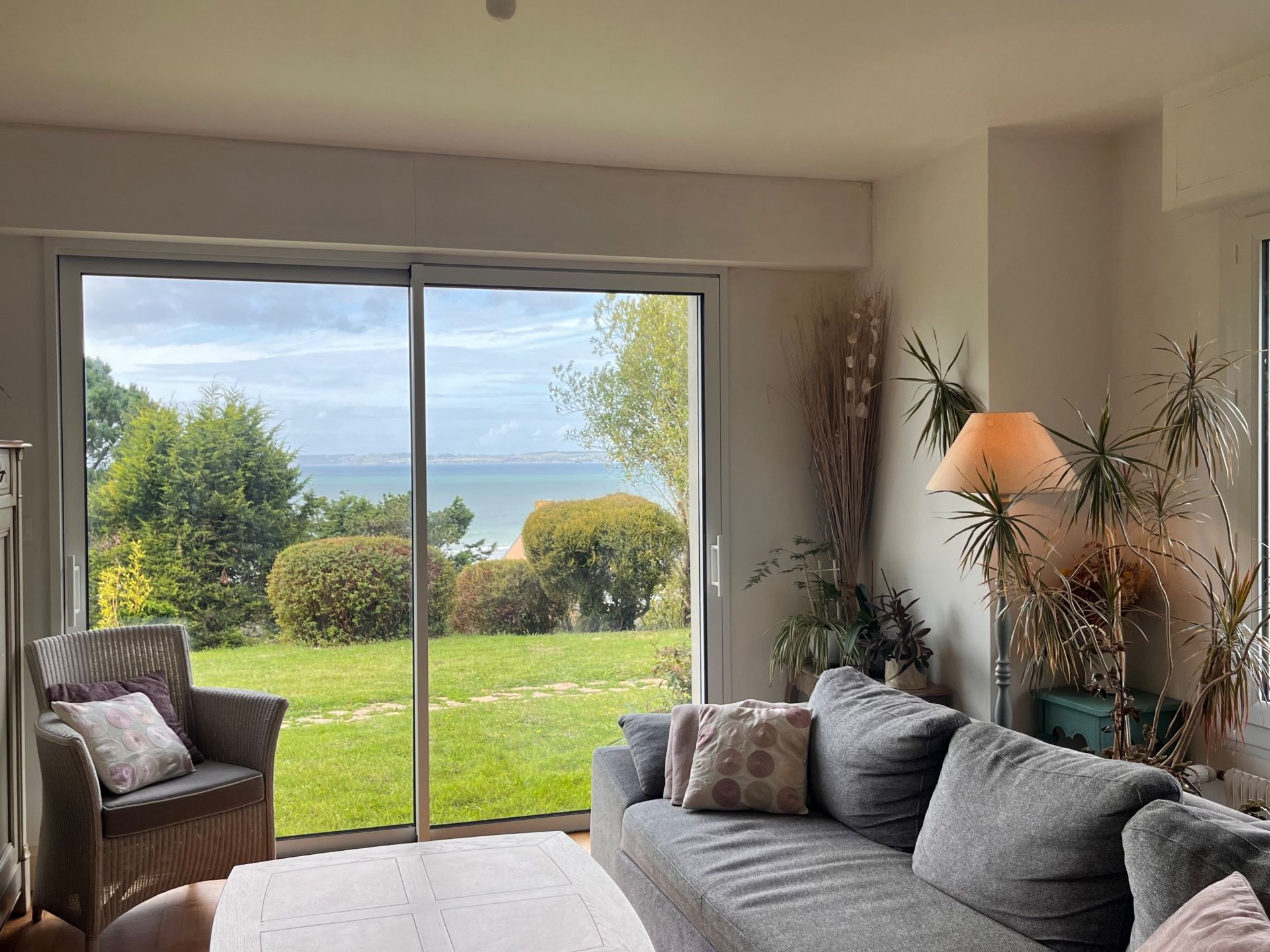 luxury house 7 Rooms for sale on KERLAZ (29100)