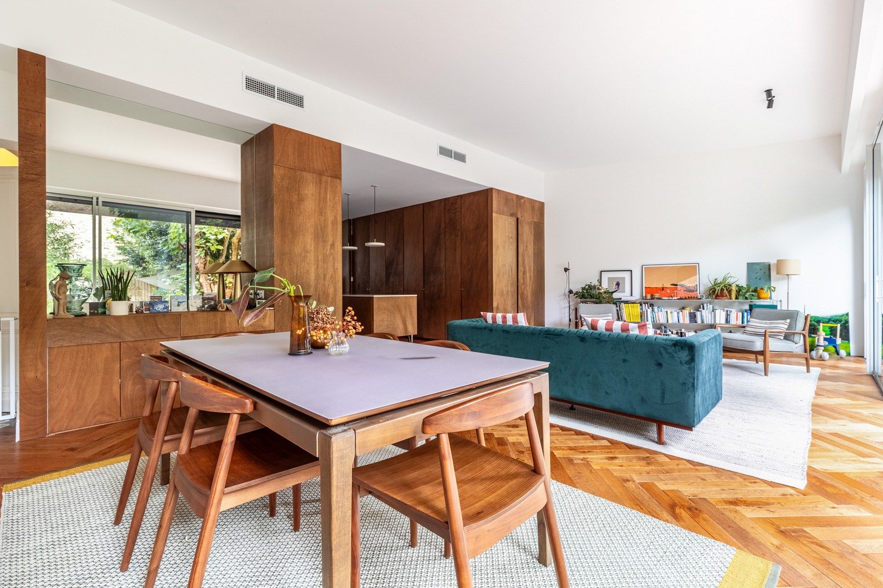 luxury house 8 Rooms for sale on BORDEAUX (33000)