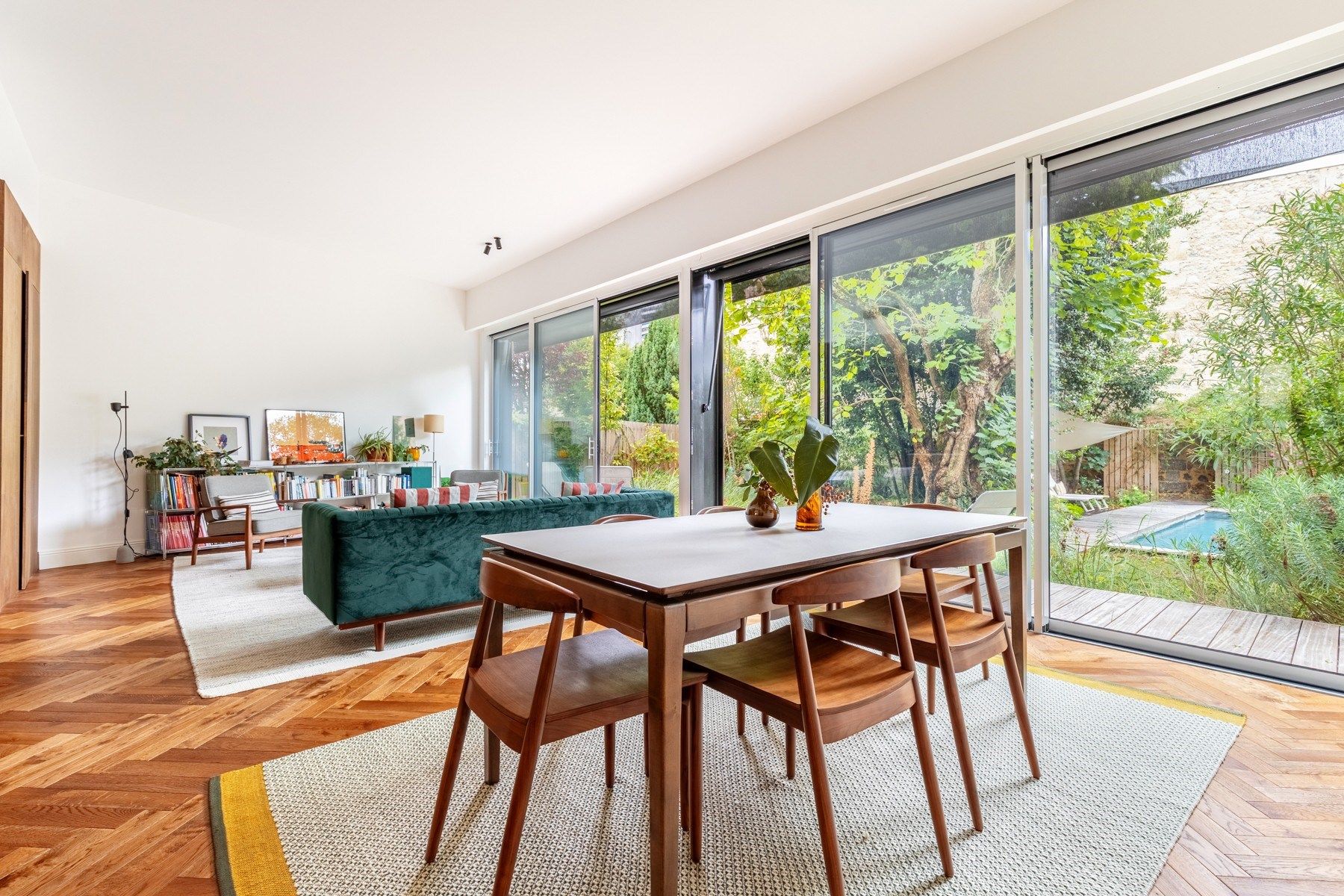 luxury house 8 Rooms for sale on BORDEAUX (33000)