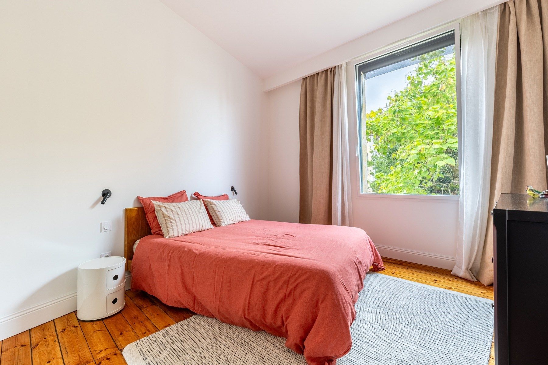 luxury house 8 Rooms for sale on BORDEAUX (33000)