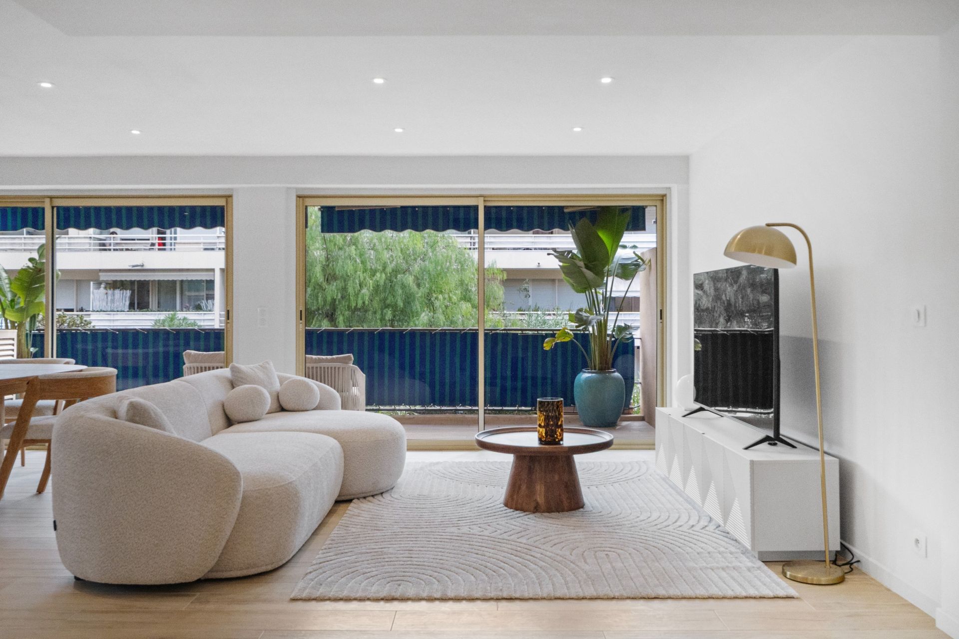 luxury apartment 4 Rooms for sale on CANNES (06400)