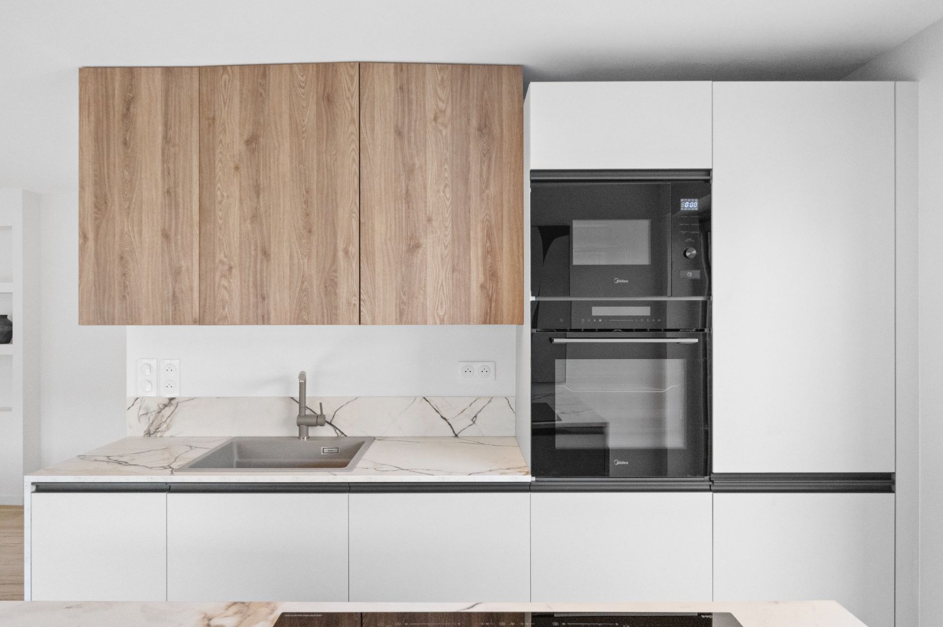 luxury apartment 4 Rooms for sale on CANNES (06400)