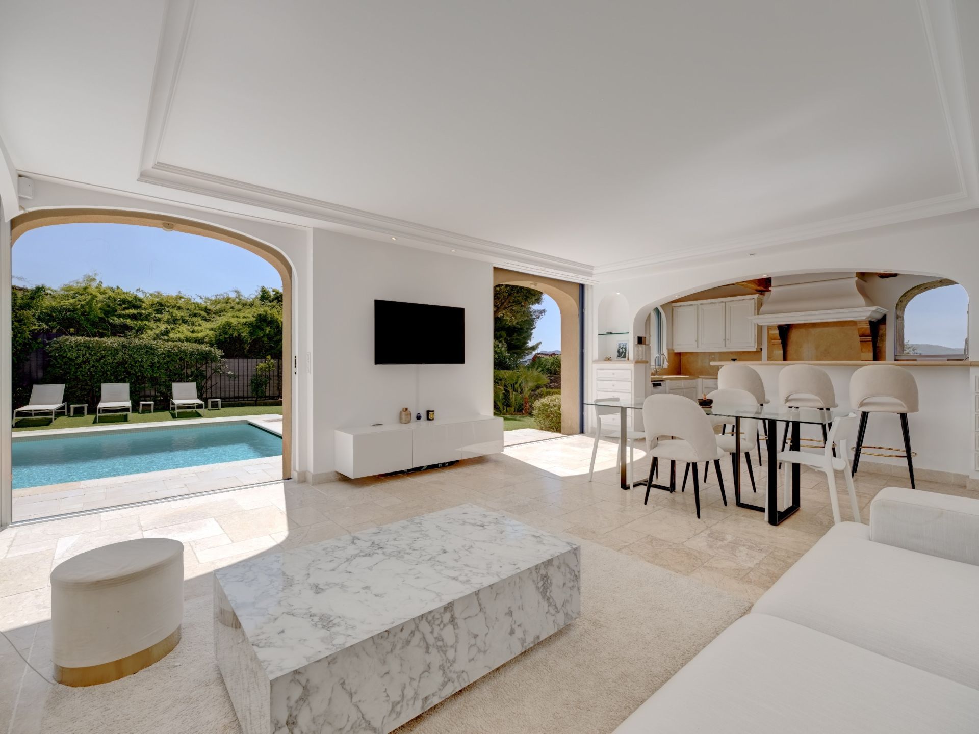 luxury villa 5 Rooms for sale on CANNES (06400)