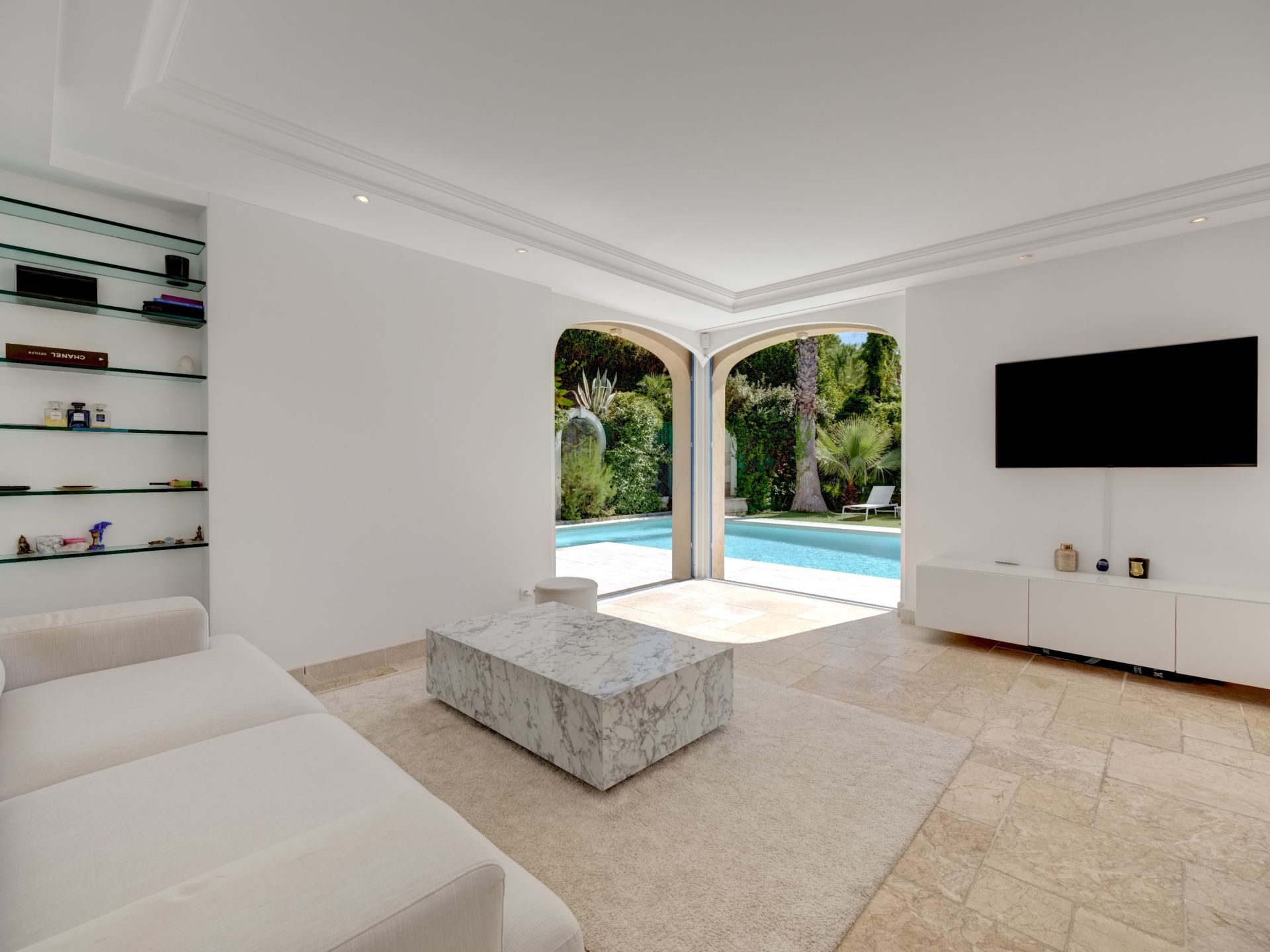 luxury villa 5 Rooms for sale on CANNES (06400)