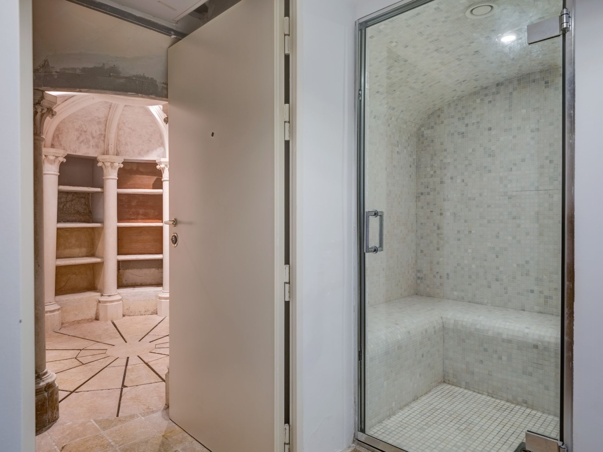 luxury villa 5 Rooms for sale on CANNES (06400)