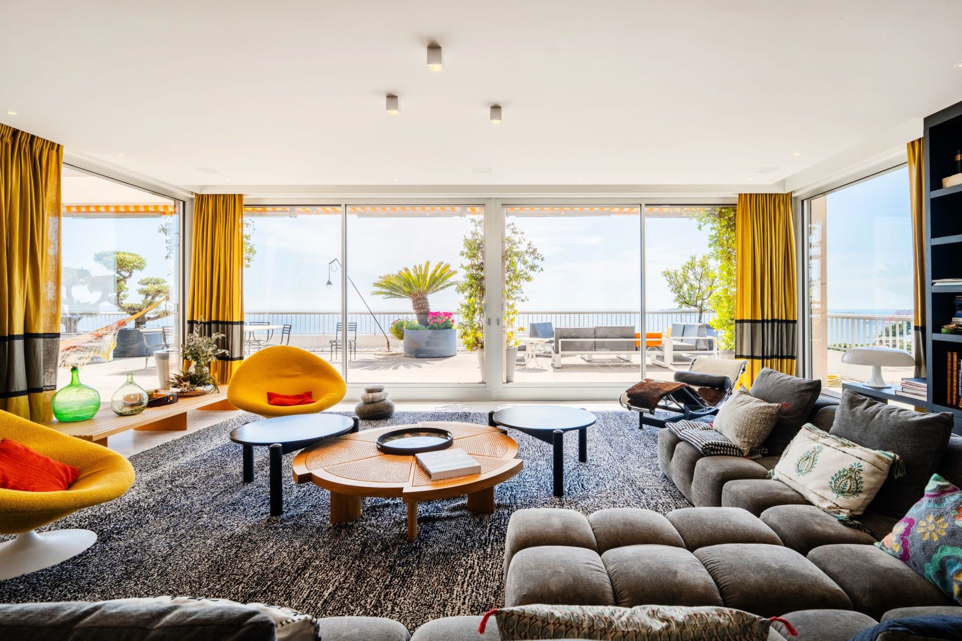 penthouse 6 Rooms for sale on MARSEILLE (13007)