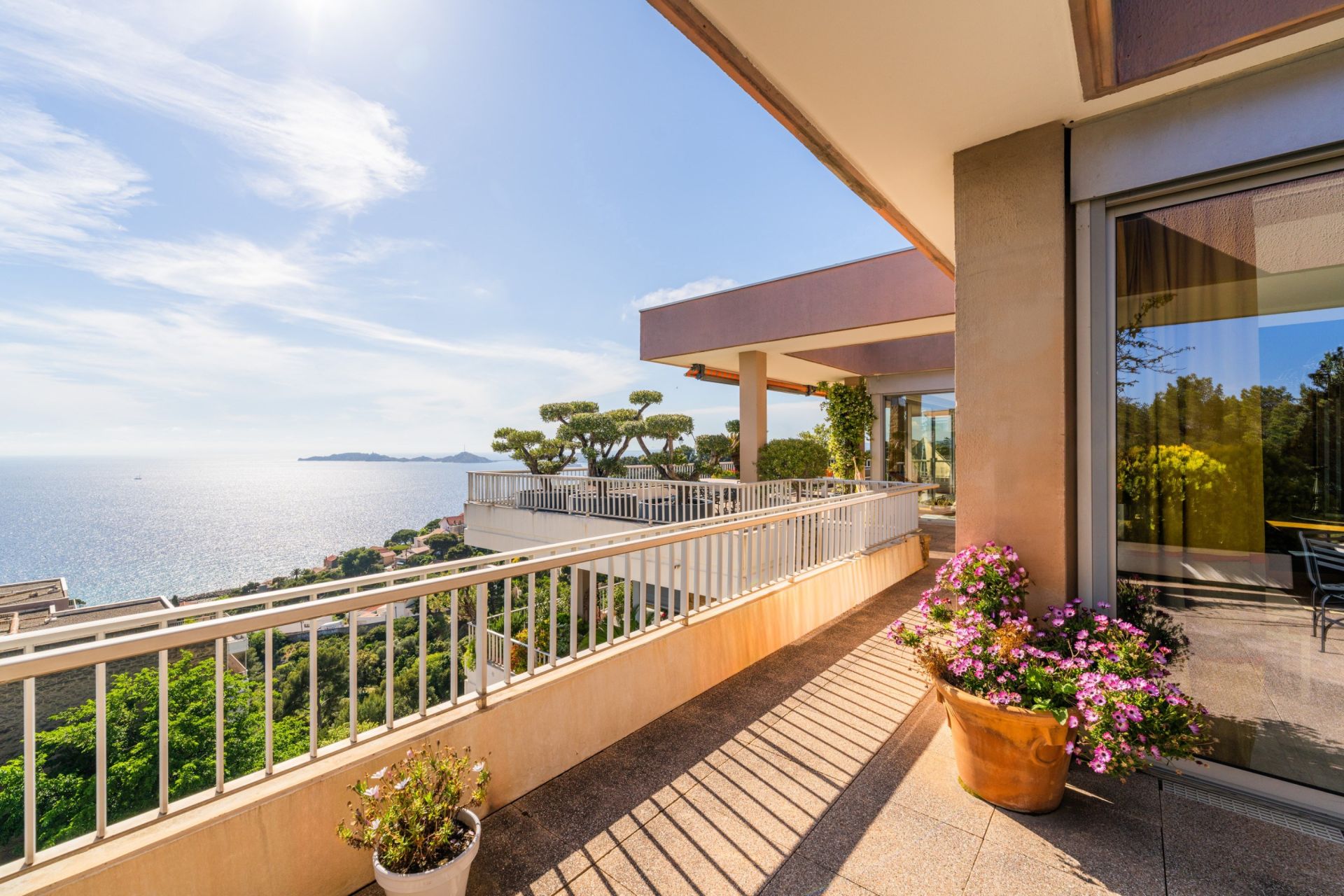 penthouse 6 Rooms for sale on MARSEILLE (13007)