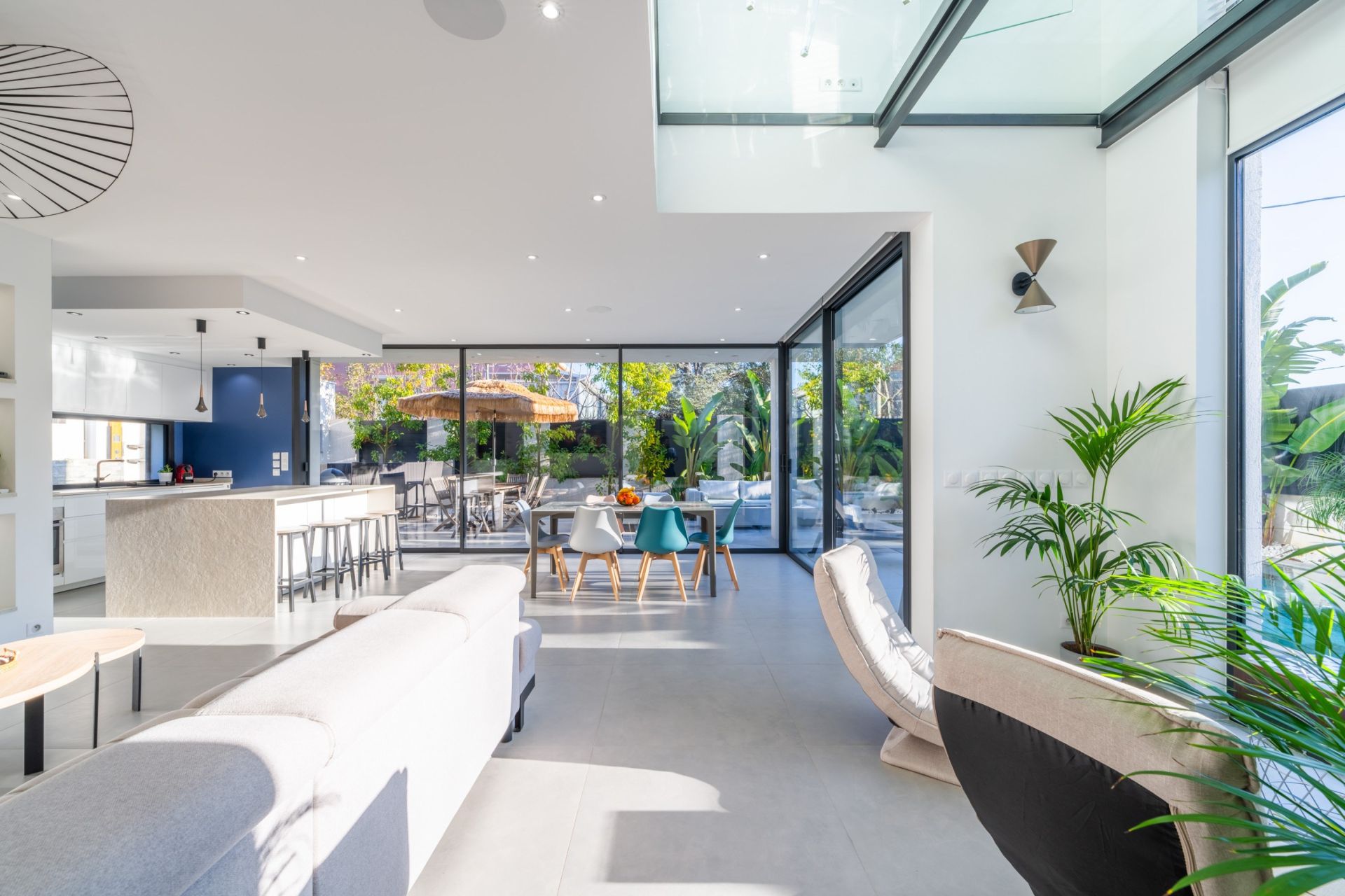 luxury villa 7 Rooms for sale on TOULON (83000)