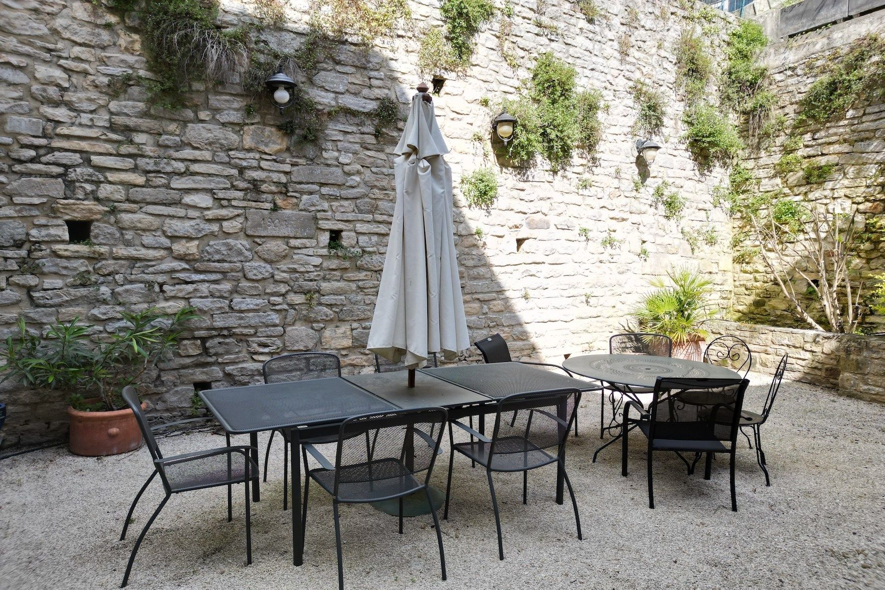 luxury house 8 Rooms for sale on BARJAC (30430)